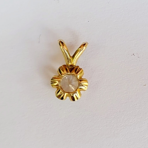 Vintage solid 14k gold genuine Diamond buttercup  Necklace 1/2" - Picture 7 of 11